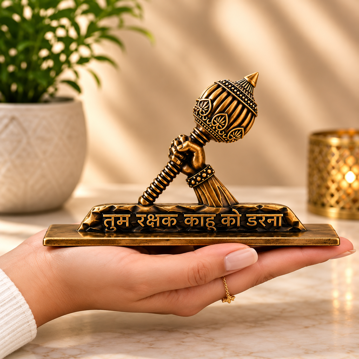 श्री हनुमान गदा शोपीस — नज़दीकी उत्पाद दृश्य